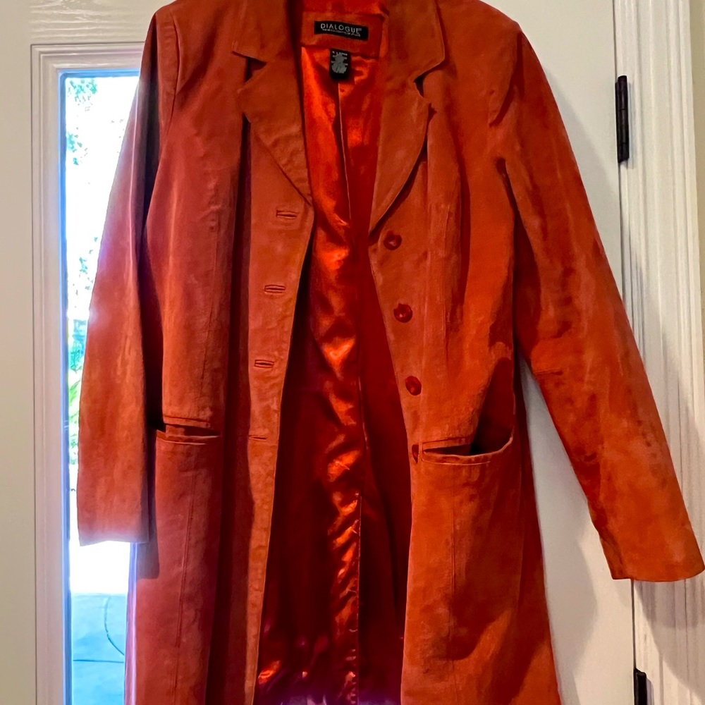 Dialogue suede coat. Beautiful color!